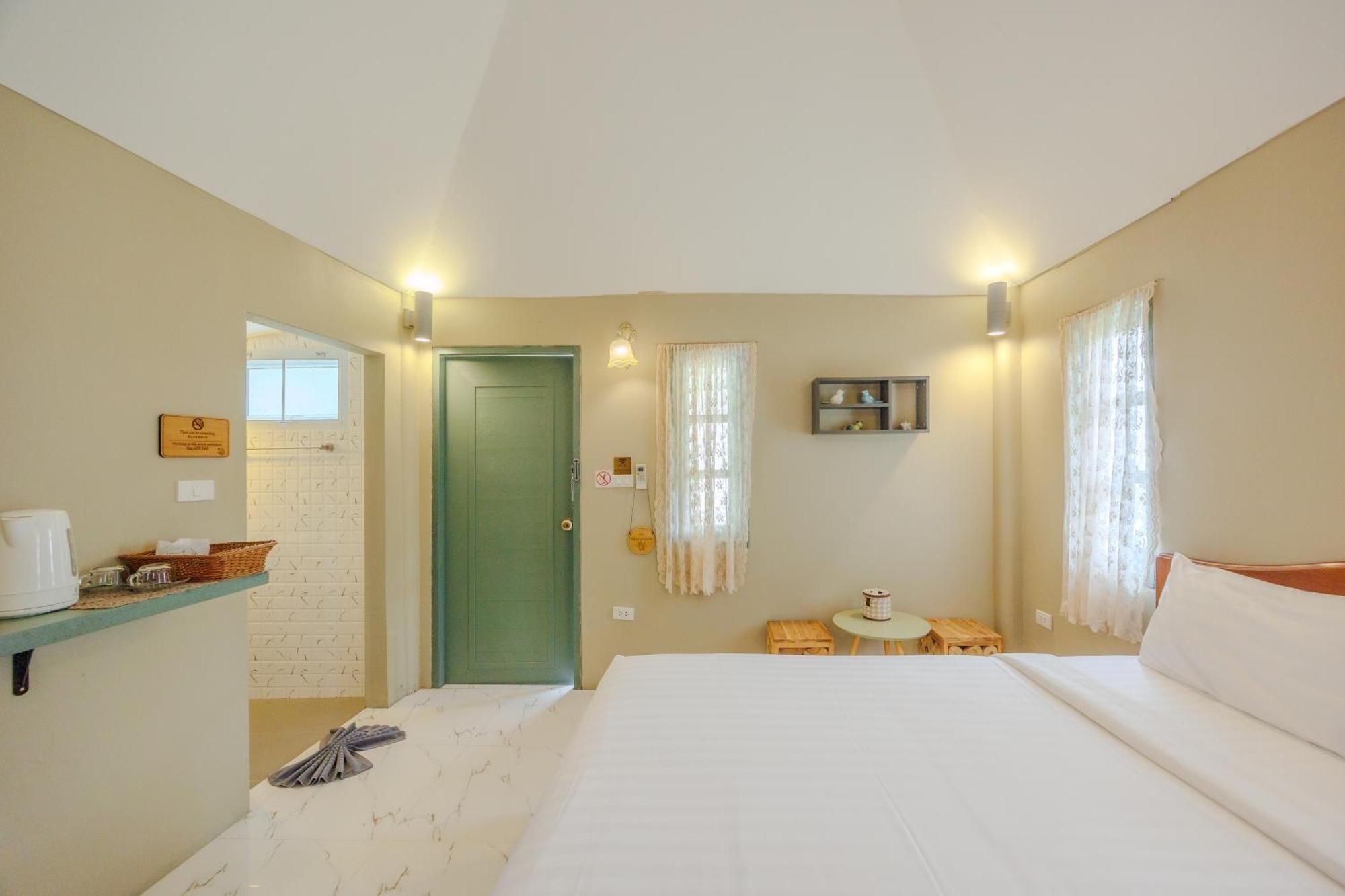 Queen Room with Garden View